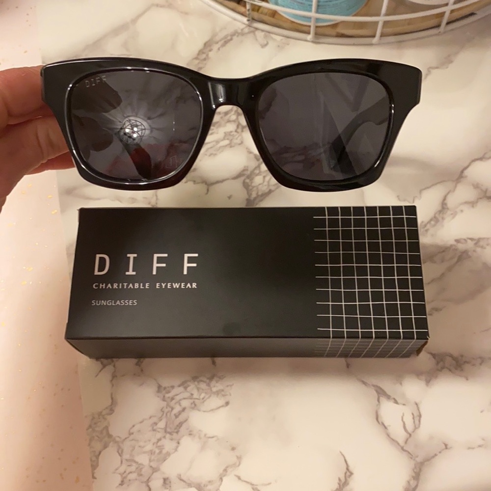 Diff eyewear Black deans. Polorized.